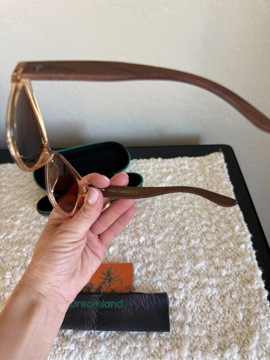 NWT Dreamland Bamboo Sunglasses with Case main image 4